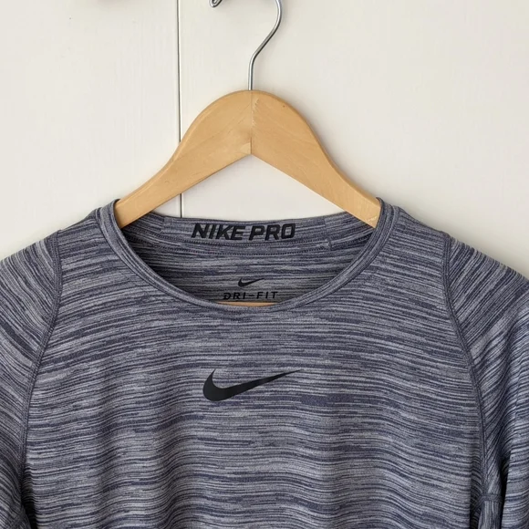 Nike Pro Active Long Sleeved Top Size Medium - Picture 10 of 11